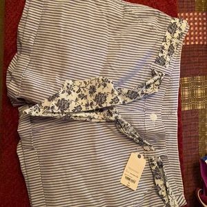 Woman’s shorts size 18